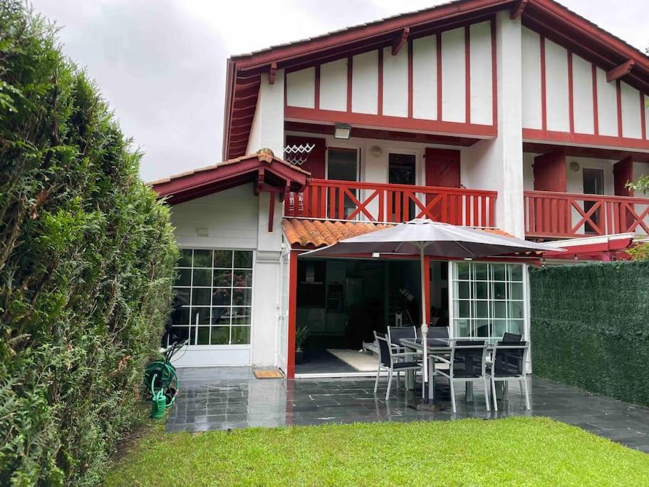 Casa Romantica En Hendaya Villa Exterior photo